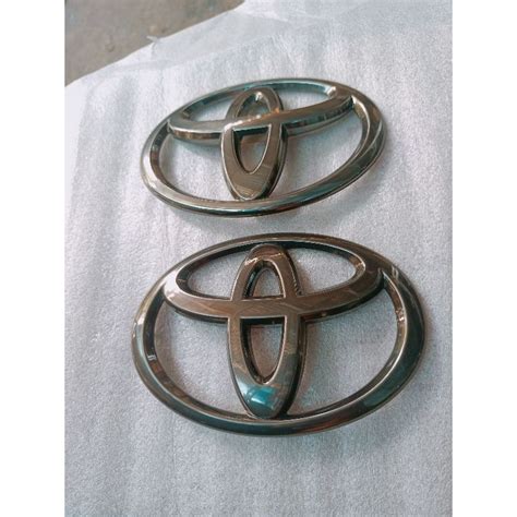 Toyota Fortuner Vrz Car Front Griil Logo Emblem Black Chrome Model