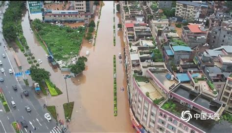 广西梧州遭遇强降雨 部分路段积水严重阻碍出行 腾讯新闻