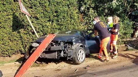 Violento Frontale Tra Ferrari E Alfa Romeo Auto Distrutte Auto It