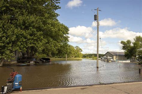 Flash Floods And Heavy Rain Leads To Urgent Evacuations Across The Us