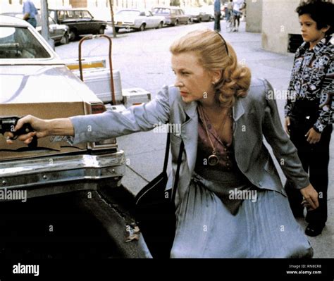 Gena Rowlands Gloria 1980 Stock Photo Alamy