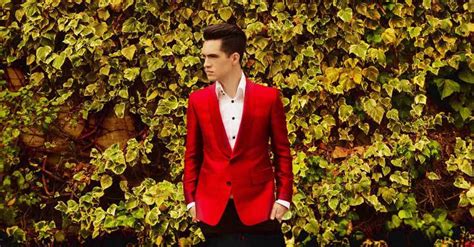 Panic at the disco music video emperors new clothes - vlerocube