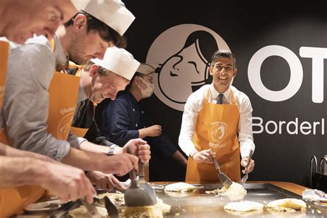 スナク英首相がお好み焼きづくりに挑戦！ Sns上で「気さくな方でステキ」などの声 社会写真ニュース 日刊スポーツ