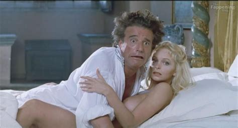 Mariangela DAbbraccio Colección Nude Sexy 10 Fotos TheFappening