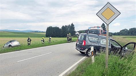 Drei Verletzte nach Unfall auf Staatsstraße 2125