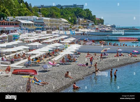 Sochi Russland 06 Juli 2017 Die Leute Schwimmen Und Sonnenbaden Am