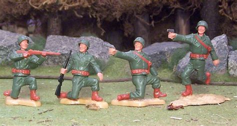 WWII Plastic Toy Soldiers: Timpo Swoppets - Toy Soldiers