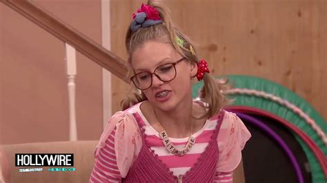 Taylor Swift Plays Nerdy Girl In ‘ew Skit On Jimmy Fallon Video