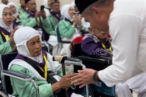 Pj Gubernur Jabar Lepas Jemaah Haji Kloter Pertama Embarkasi Kertajati