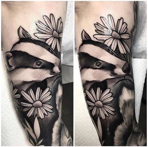 Julia Szewczykowska badger tattoo | Badger tattoo, Tattoos, Geometric ...