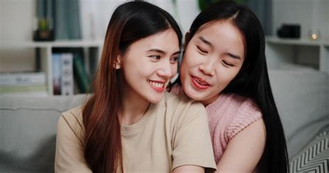 Lesbian Vídeos y Metraje de Stock para Descargar Gratis