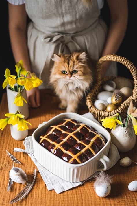 Čokoládové hot cross buns Cat Cook