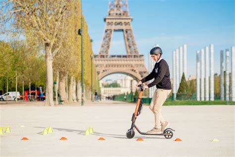 Paris Lopérateur De Trottinette électrique Voi Lance La Première