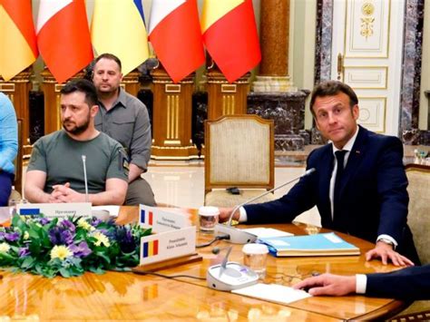 Zelenskyj Macron márni čas podporou dialógu s Ruskom Info sk