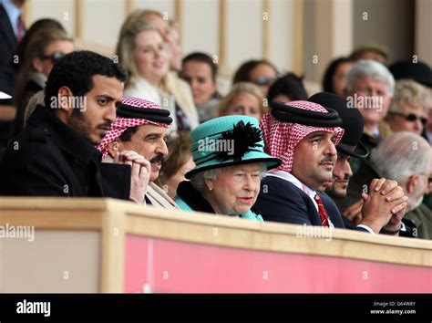 Queen Elizabeth Ii Sits Next To King Of Bahrain Hamad Bin Isa Bin Salman Al Khalifa 2nd Left