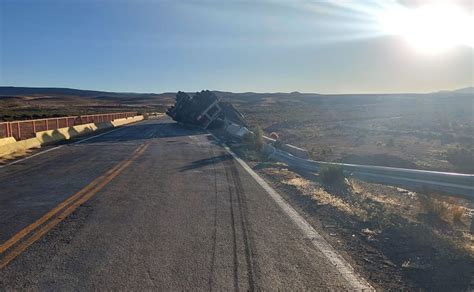 Un Cami N Con Acoplados Volc En Ruta Y El Chofer Termin