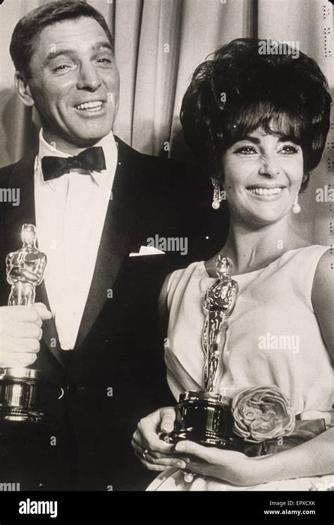 ELIZABETH TAYLOR with Burt Lancaster at Oscar Performance in ...