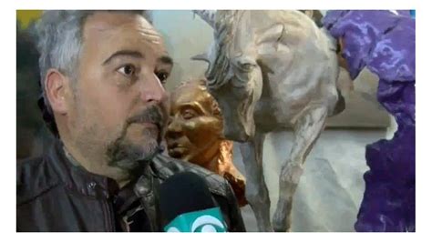 Suárez creo que no se merece esto dijo el creador de la escultura que