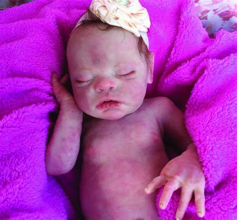 Officer Breaks Into Hot Car To Rescue Baby Then Realizes He Made A Huge Mistake Story