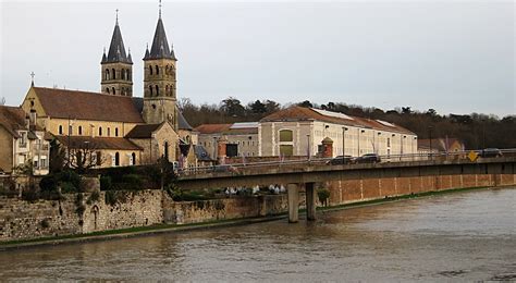 Melun (France) cruise port schedule | CruiseMapper