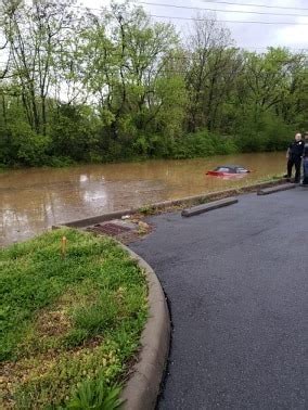 Cars Trapped In Flood Waters In Vinton VA – The Vinton VA Voice