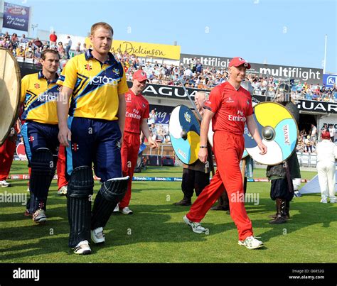 teams   pitch  start   match  res stock photography