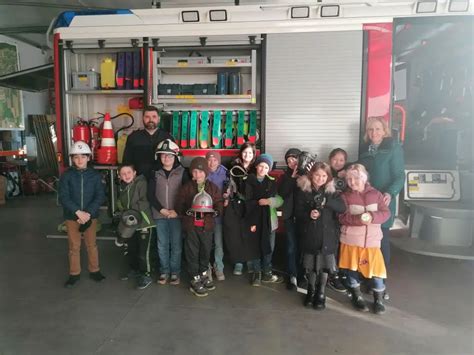 Besuch Bei Der Freiwilligen Feuerwehr W Lbling Volksschule W Lbling