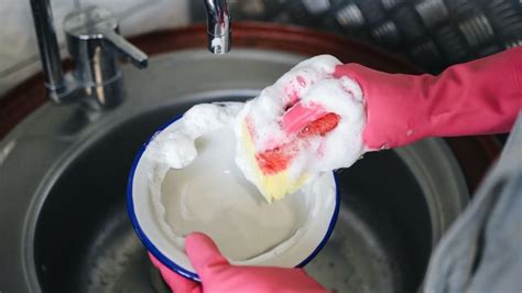 cual es la forma correcta de lavar los trastes el proceso recomendado