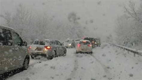 La Nieve Obliga A Cortar Dos Carreteras Catalanas Y A Usar Cadenas En Siete