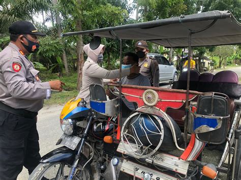 Lagi Sat Binmas Polres Tanjungbalai Bagi Masker Dan Imbau Warga Patuhi