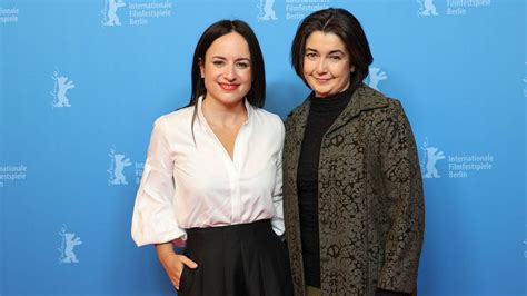 Paulina Urrutia Y Maite Alberdi Deslumbran En La Alfombra Roja De Los