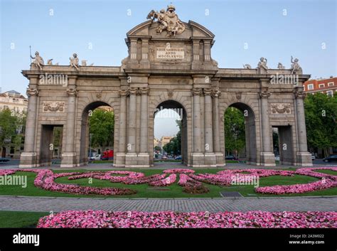 La Puerta de Alcalá construida en 1778 Puerta de Alcalá es una