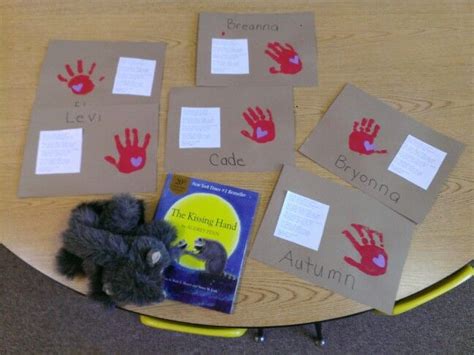 Kissing Hand. Preschool. Craft. | The kissing hand, Crafts, Gift wrapping