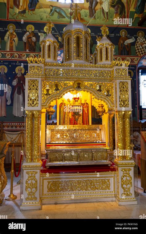 The stunning interior of New St. George Church in Bucharest, Romania ...