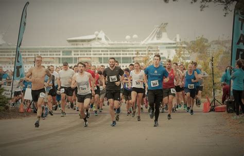 Bug Light 5k South Portland, ME, October 8, 2017 « Maine Running Photos