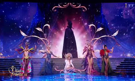 Les finalistes brillent en bikini sur le thème de Malefique Miss France Miss