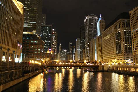 photo   hours chicago river  night