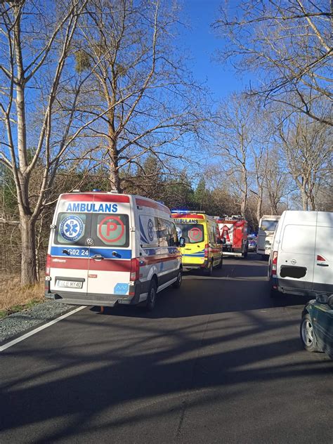 Tragiczny wypadek na DW 213 56 latka osobówką wbiła się w ciągnik