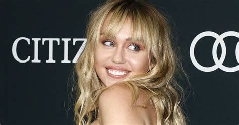 Barely Covering The Breast Miley Cyrus Got Naked And Stunned Her Fans Everythingfun