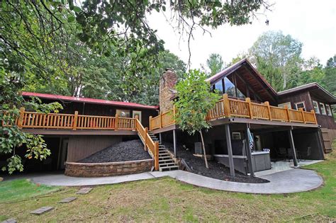 High Point Lodge Hocking Hills Premier Cabins Located In Hocking