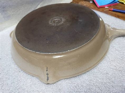 Le Creuset Cast Iron Enamel Round Grill / Skillet 26 Beige / Tan. Made ...