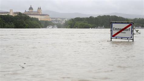 Donau Wird In Die Schranken Gewiesen