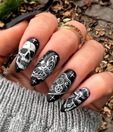 20 Diseños de Uñas Góticas y Emo para un Look Atrevido Animal Zone