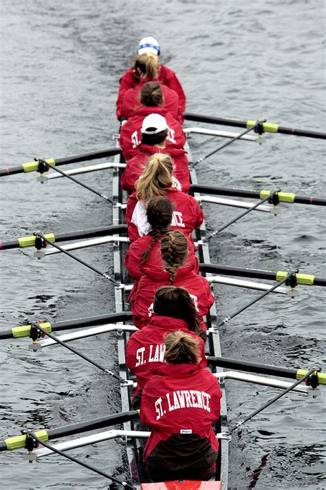 A Group Of People Rowing Photo Free Usa Image On Unsplash