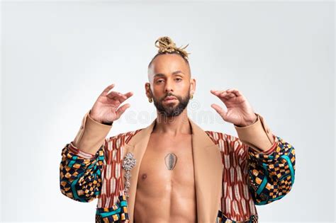 Viaje Espiritual Del Hombre Gay Negro Imagen De Archivo Imagen De Yoga Latino