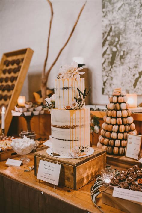 Feines Handwerk Eine semi naked Hochzeitstorte für Moni