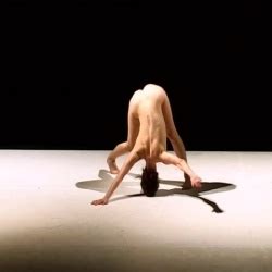 Famous Naked News Nude Theatre Shows Paparazzi Ooops Slip