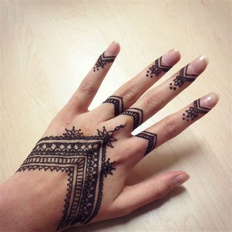 23 Tatuajes Para La Mano Que Te Puedes Hacer Con Henna