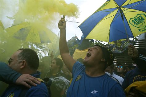 El Banderazo De Los Hinchas De Boca En La Puerta Del Hotel Infobae