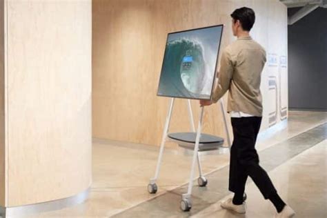 Microsoft cancels launch of Surface Hub 2X compute cartridge